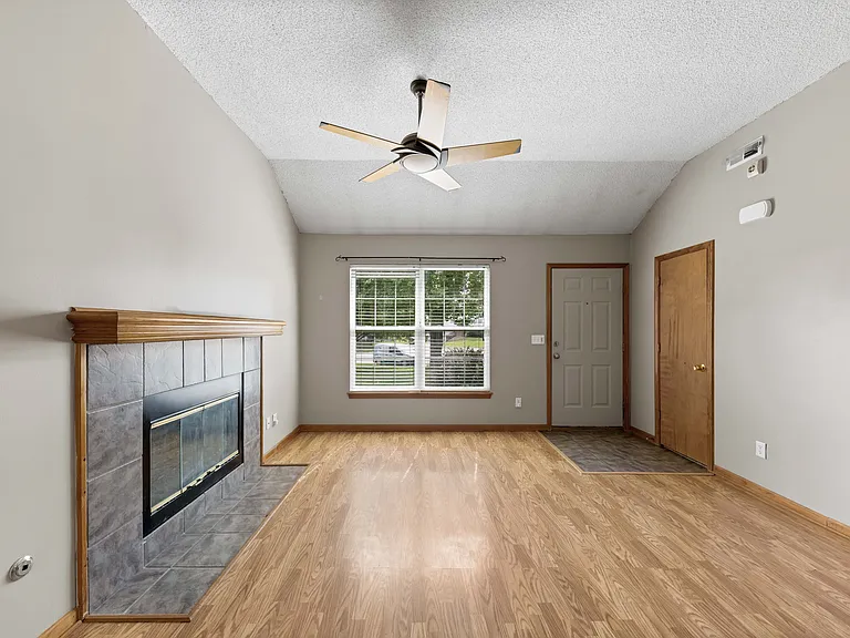 948 N Pine St — Photo 14