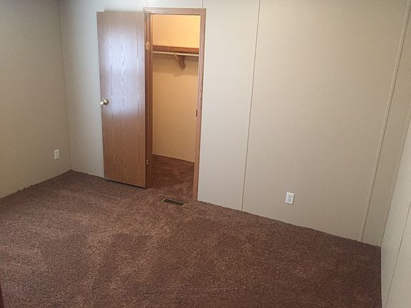 4th image of 14 Oak Blvd