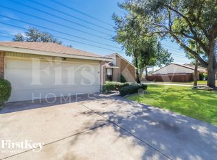 4317 Coventry Dr, Grand Prairie, TX 75052