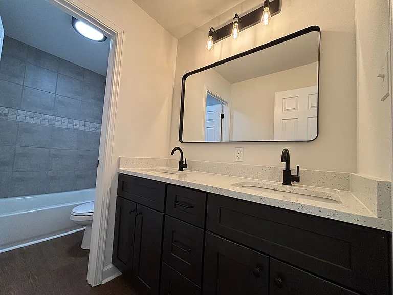 3005 Wolfe St — Photo 3