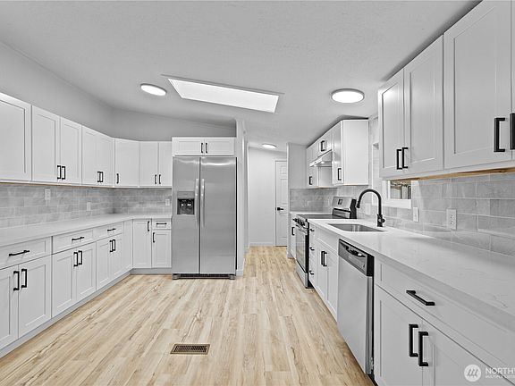 3rd image of 22510 196th Street E
