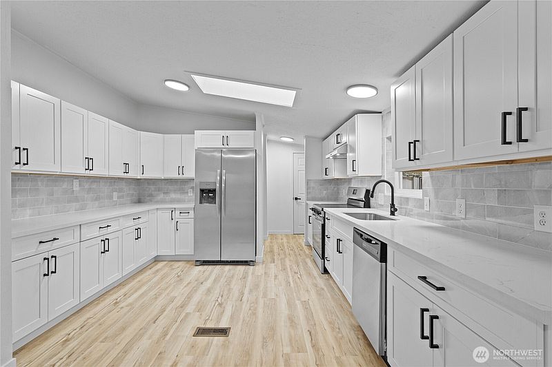 3rd image of 22510 196th Street E