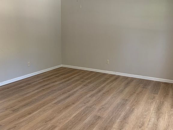 3rd image of 363 Rothell Rd