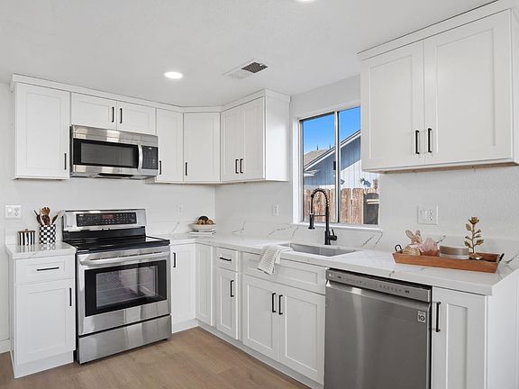 5th image of 1732 Walpole Dr