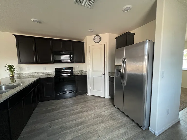 8948 S 254th Dr — Photo 5