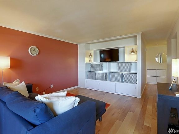 3rd image of 1015 W Nickerson St APT 332