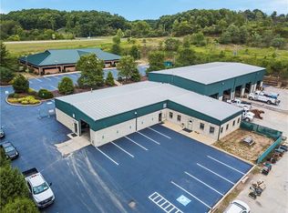 100-102 Sky Ln, Tarentum, PA 15084