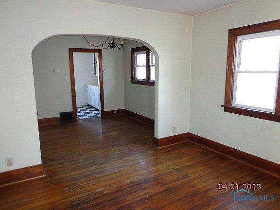 3rd image of 2106 Wychwood St