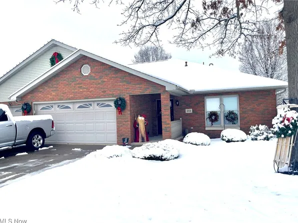 203 Pinehurst Dr, Dover, OH 44622