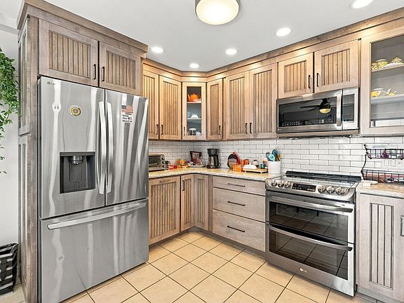 4th image of 5905 South Kings Hwy. #422B