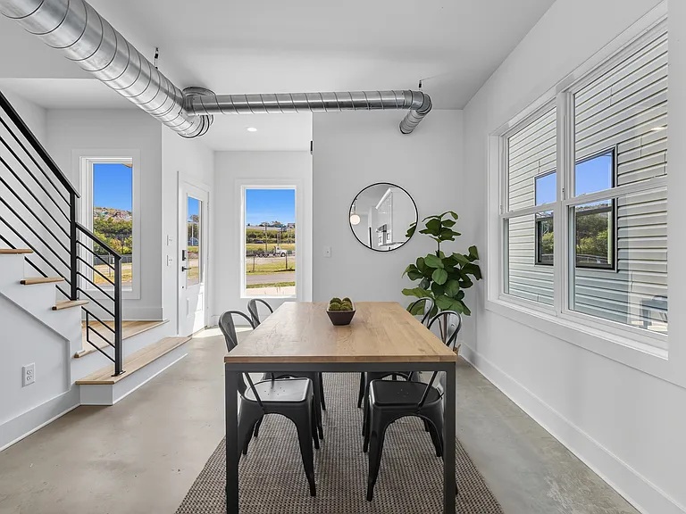 1230B Bessie Ave — Photo 3