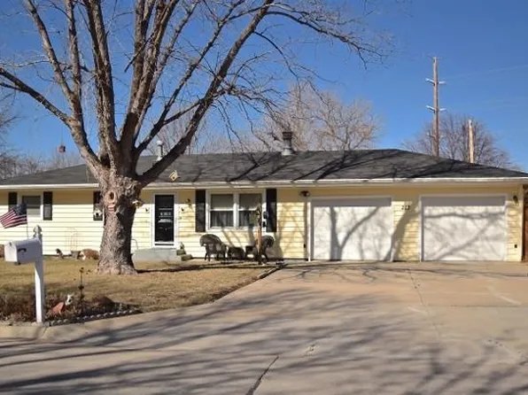 213 Dix Dr, Manhattan, KS 66502