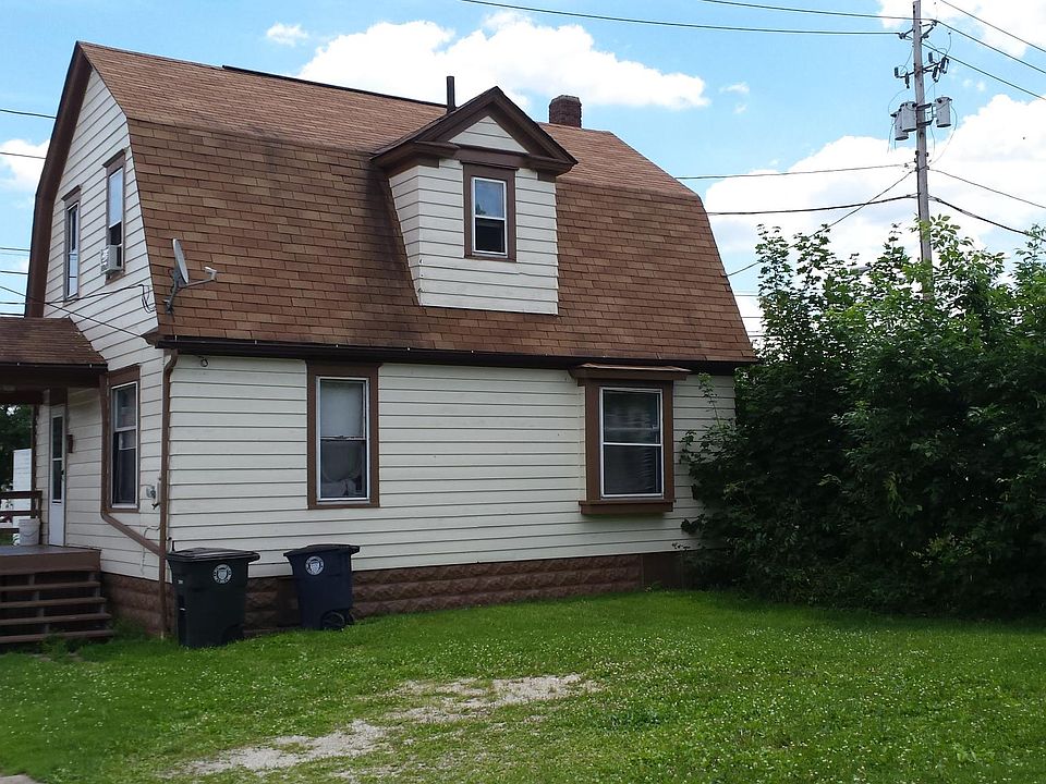2nd image of 1028 Baird St