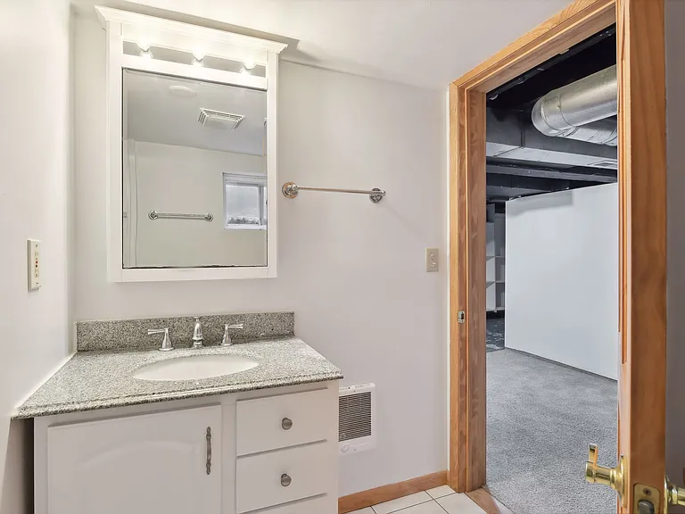 2745 Webster Ave S — Photo 27