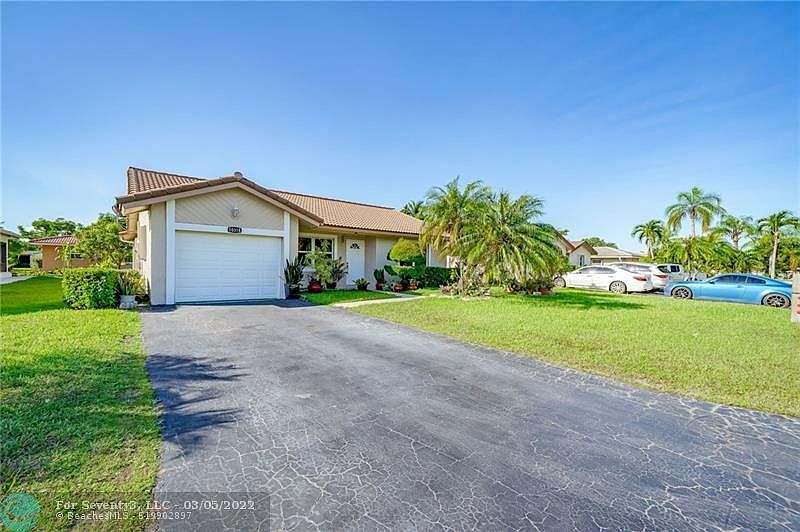 1st image of 10318 NW 70th Ct
