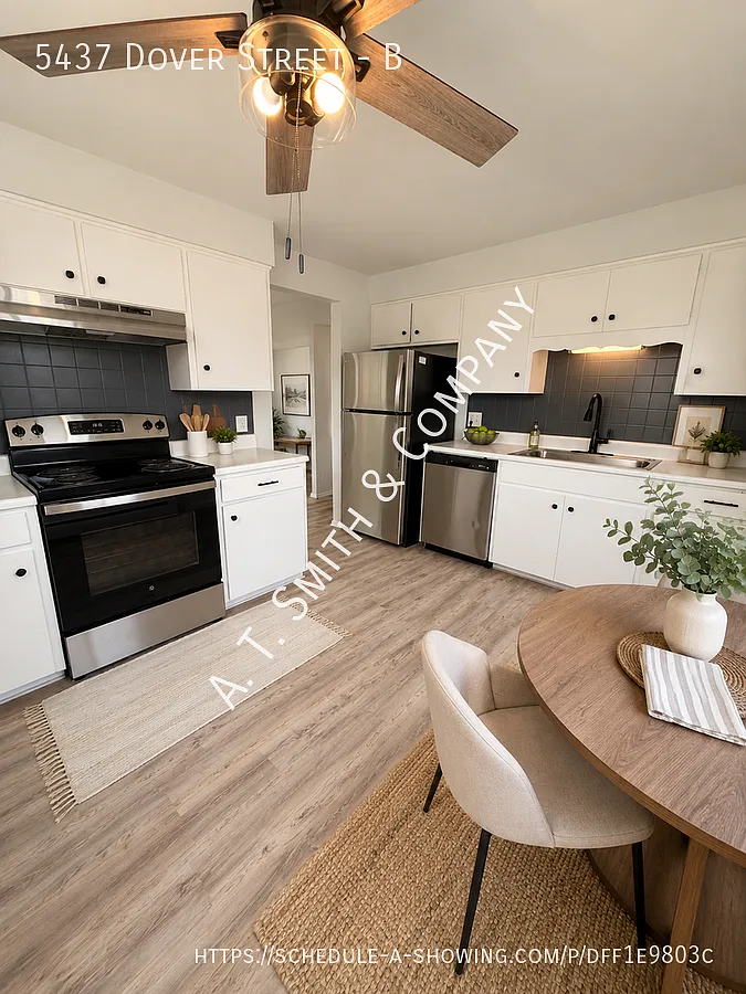 2 Bedroom Near Olde Town Arvada! Pet Friendly ! ! — Photo 3