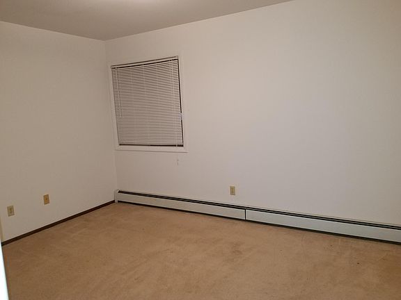 5th image of 225 Williamsburg Dr APT 2