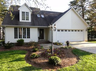 504 Bellwood Ln, South Boston, VA 24592