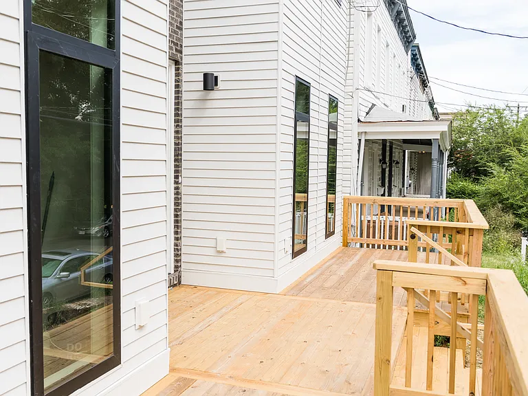 1260 Parkwood Ave — Photo 3