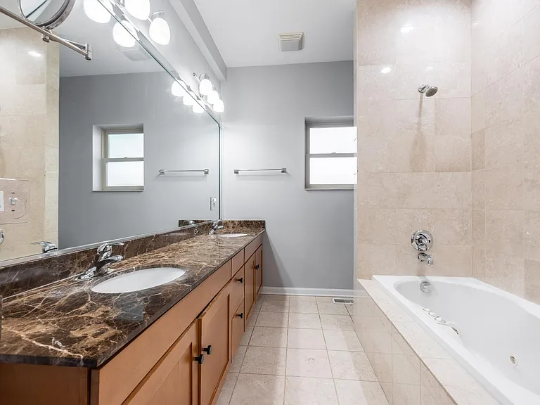 1333 W Walton St #2 — Photo 29