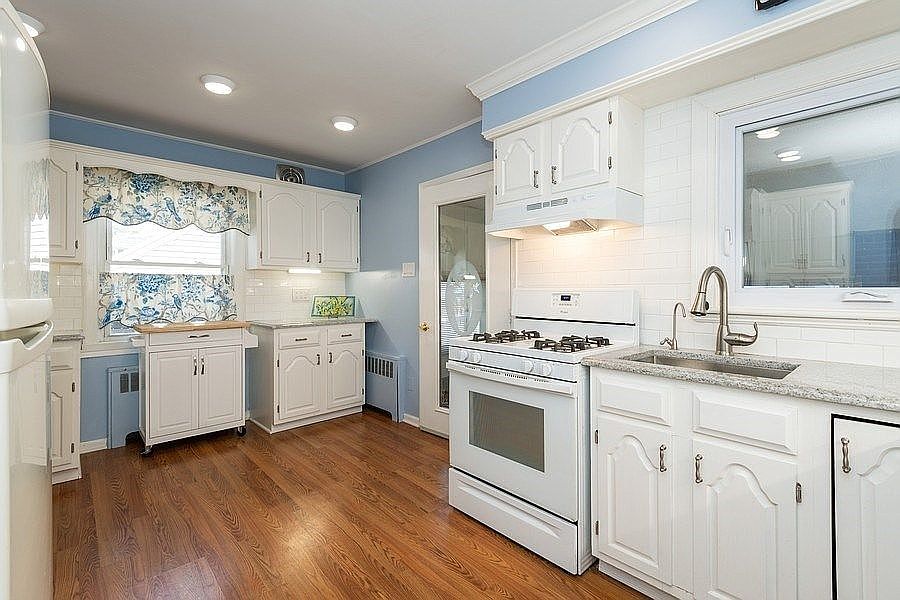 Eat in Kitchen