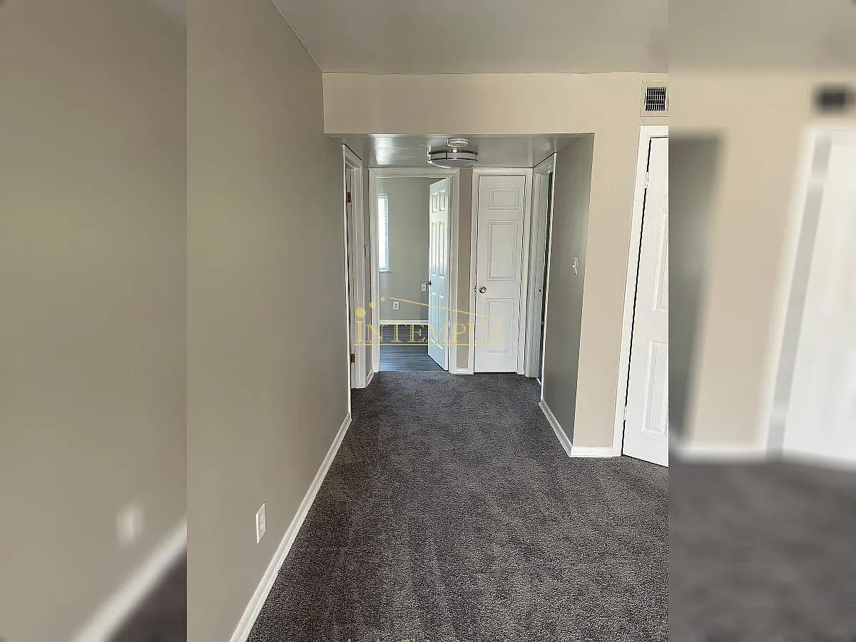 2 bed, 1.0 bath, $1,100 — Photo 4