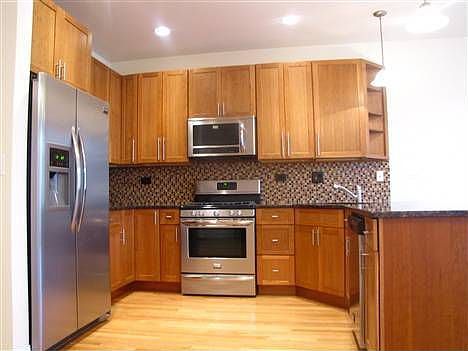 3rd image of 4421 S Lake Park Ave