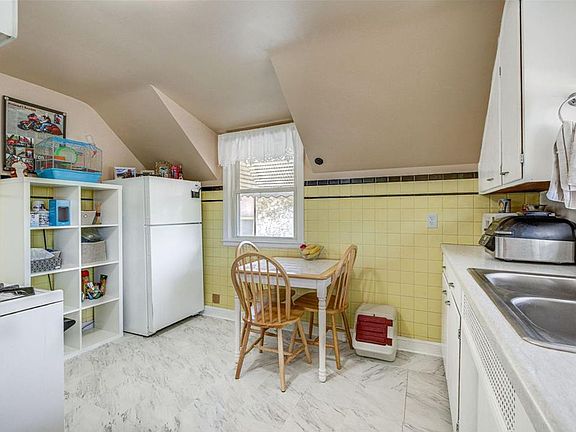 5th image of 2206 Arthur St NE #1B-1BA-643SQFT