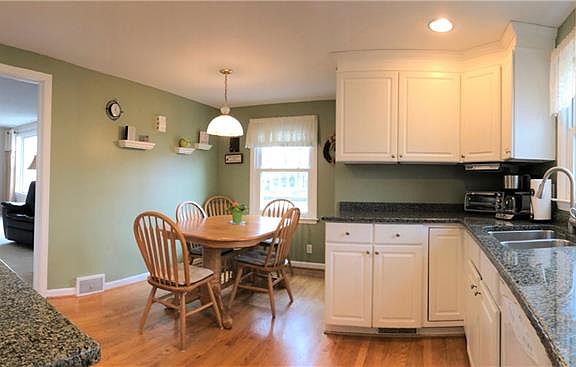 3rd image of 88 Norwood Dr