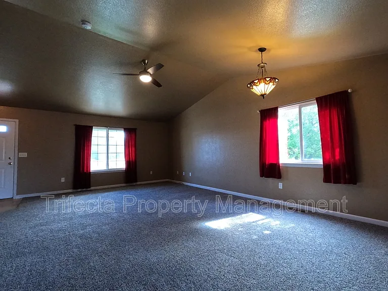 3627 Glenbarr Ct — Photo 2