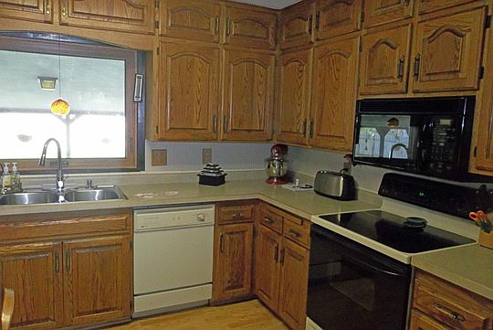 4th image of 214 E Florence Ave