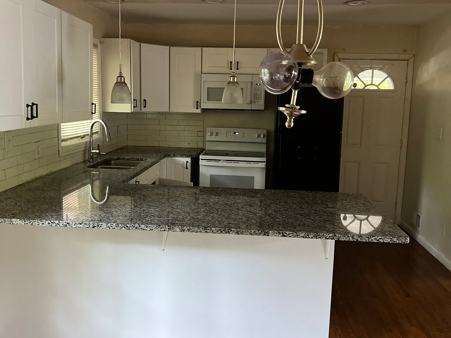 3 bed, 1200 sqft, $1,850 — Photo 3