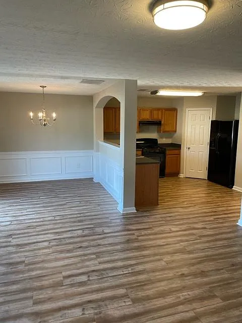 9490 Lakeview Rd — Photo 4