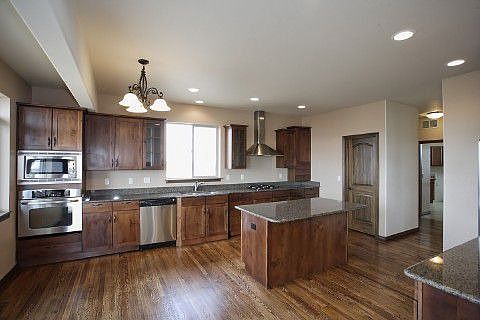 Gourmet kitchen w/slab granite & stainless steel appliances