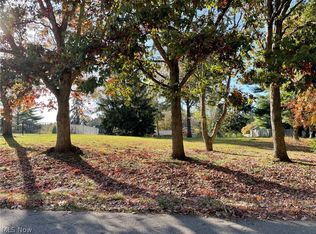 4632 La Burnum Dr, Akron, OH 44319