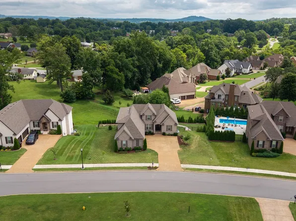 1110 Luxborough Dr, Hendersonville, TN 37075