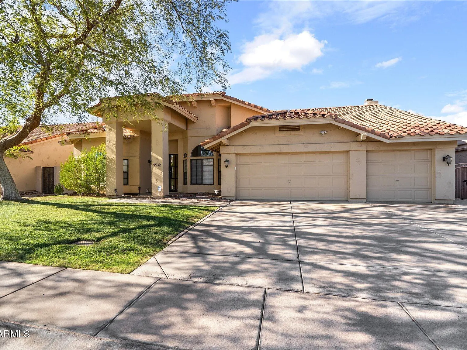 4 bed, 2.5 bath, 2470 sqft, $4,750 — Photo 2
