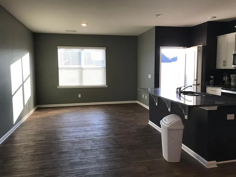 1564 Katherine Ct — Photo 3