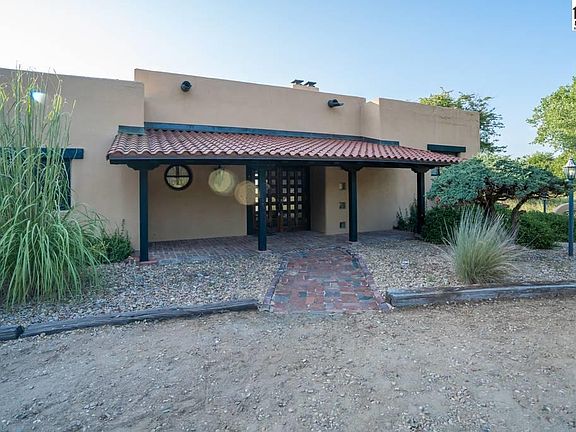 5th image of 11 Prairie Dunes Dr