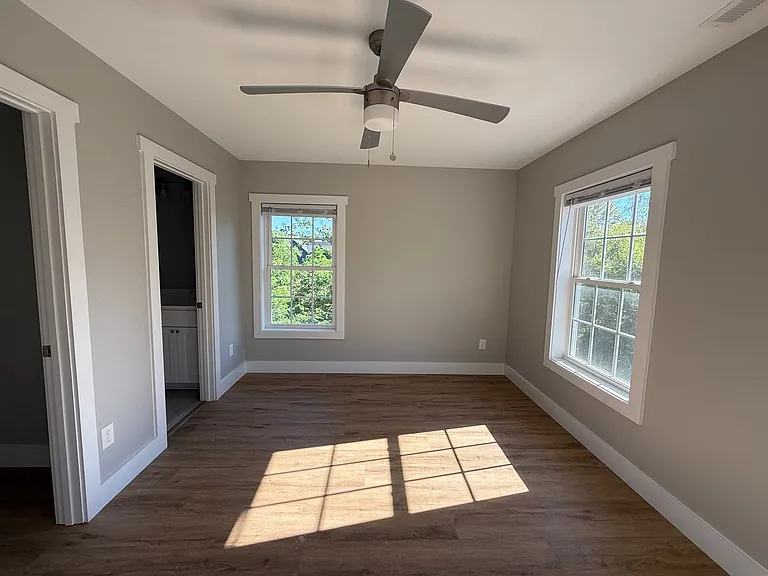 906 Nassau St — Photo 16