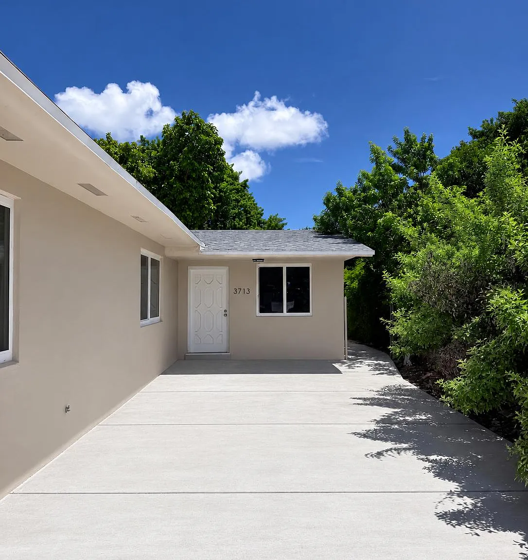 2 bed, 1000 sqft, $2,700 — Photo 1