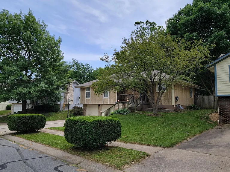 307 SE Greystone Dr — Photo 4