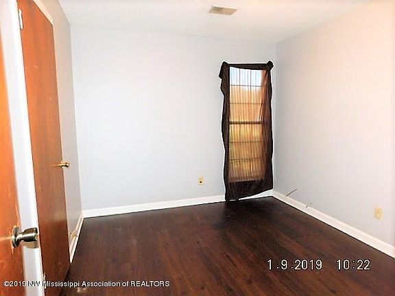 4th image of 3215 Briarwood Dr
