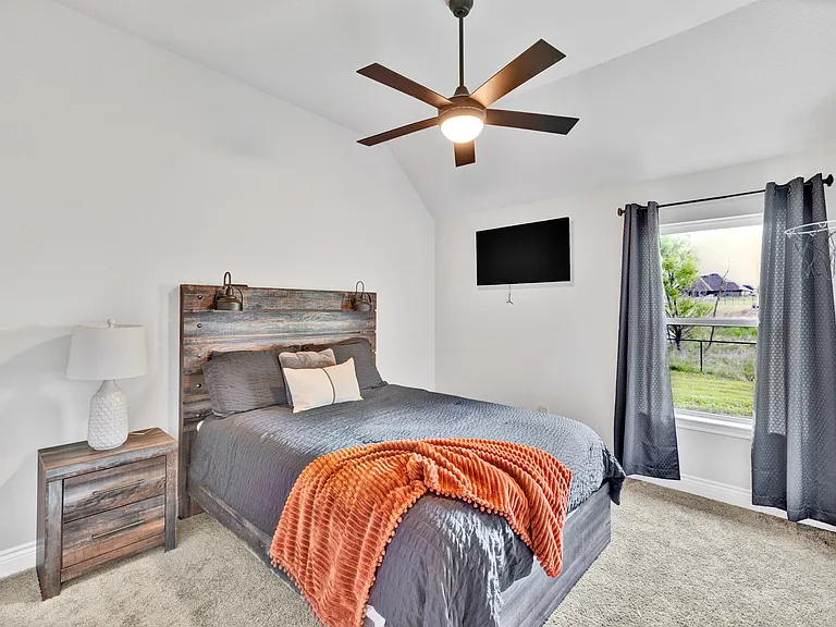 1040 Cloudy Ct — Photo 24