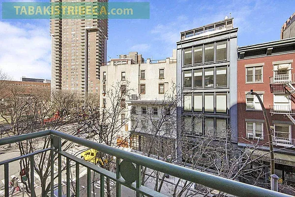 街 317-319 West 35th Street Tops Out in the Garment District in