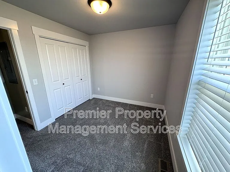 1678 Saint George Blvd — Photo 12
