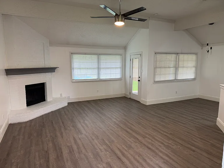 310 Kalmia Dr — Photo 11