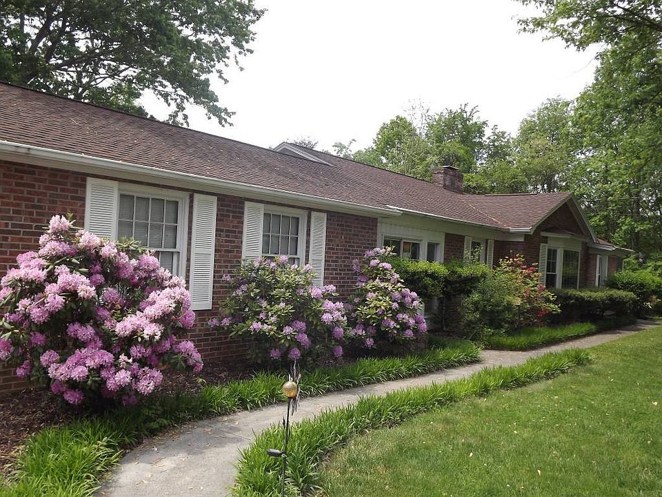 1st image of 11 S Hills Cir