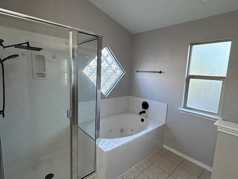 6902 Golden Oak Ln — Photo 15