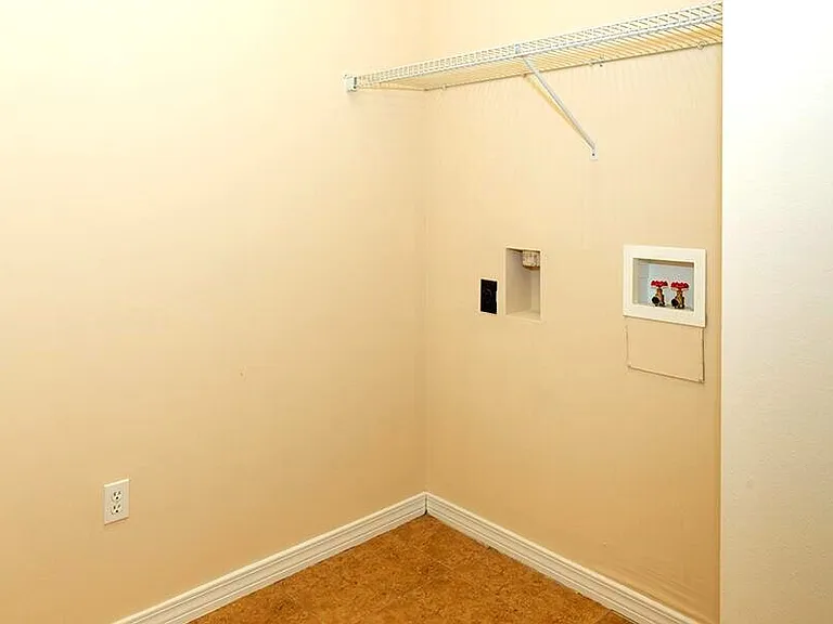 1469 Bentley Cir — Photo 17